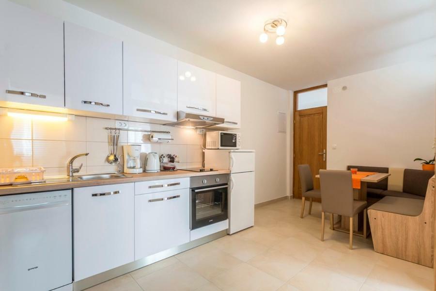 Apartments Bezmalinovic 2 ボル エクステリア 写真