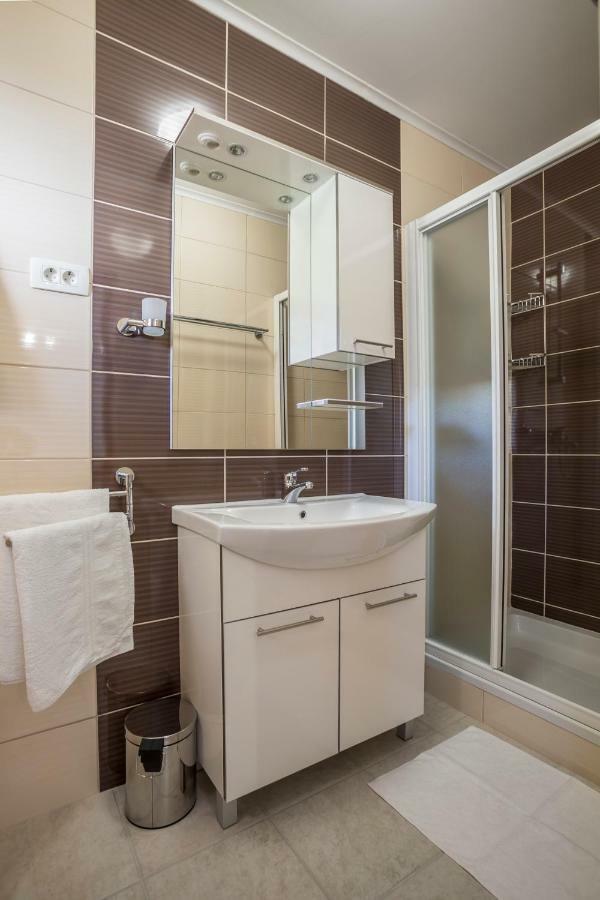 Apartments Bezmalinovic 2 ボル エクステリア 写真